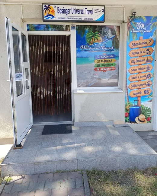 Intrarea agenției Universal Travel din Luduș